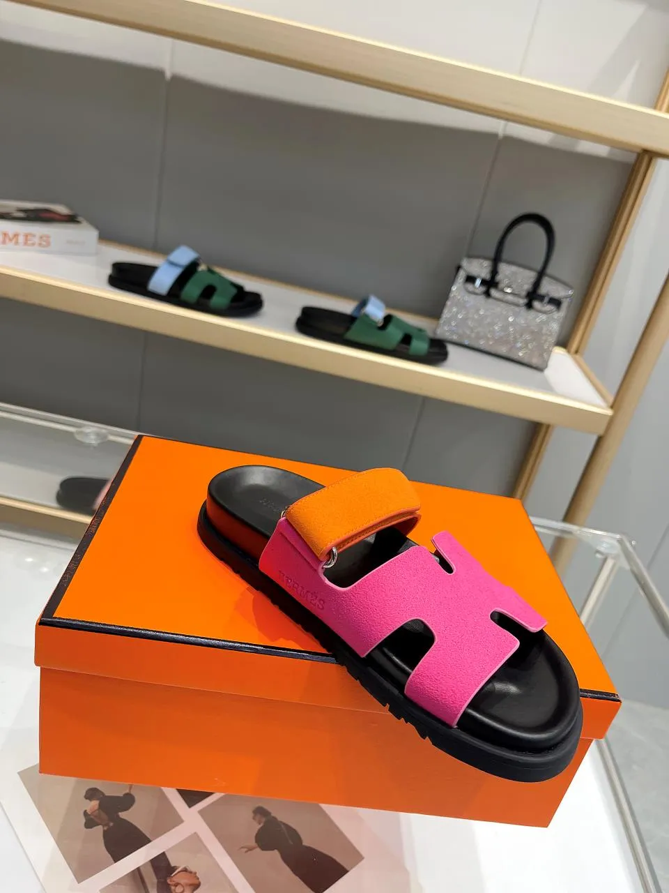 👟👟Ex-factory price 440👟👟Men's +10 HERMES Chypre sandals, popular slippers are now on the market🔥🔥🔥. The original shoes at the counter are carefully made from molds. They are the favorite luxuries of big-name celebrities. High quality creates classics. You are welcome to repost the pictures and sell them!  Size: Women’s size: 35-42 Men’s size: 39-46